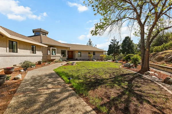 $699,900 | 17505 Forest View Drive, Redding, CA 96003