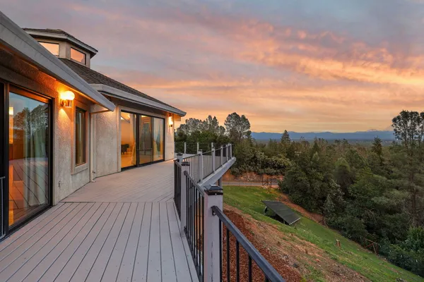 $699,900 | 17505 Forest View Drive, Redding, CA 96003