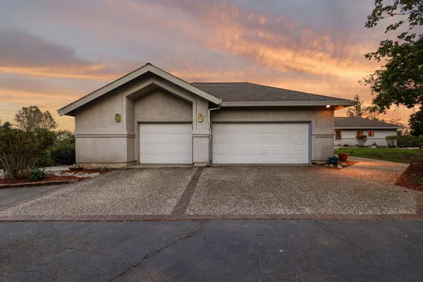 $699,900 | 17505 Forest View Drive, Redding, CA 96003