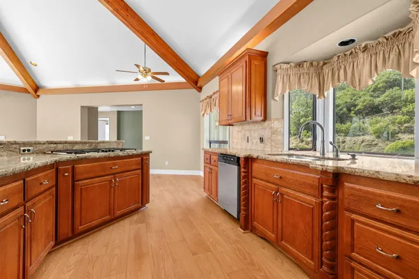 $699,900 | 17505 Forest View Drive, Redding, CA 96003