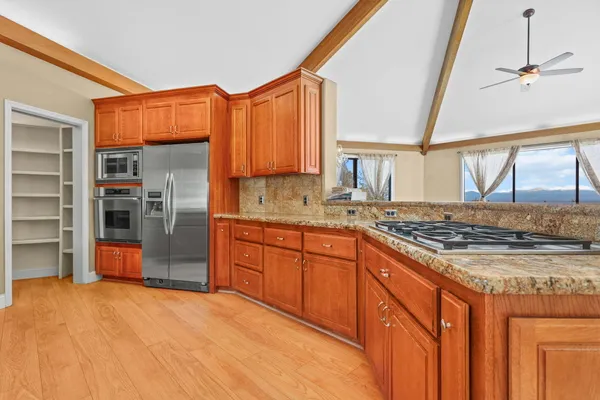 $699,900 | 17505 Forest View Drive, Redding, CA 96003