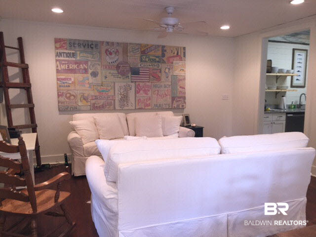 123 Orange Avenue Fairhope, AL 36532 - Photo 2 of 11 Living Room