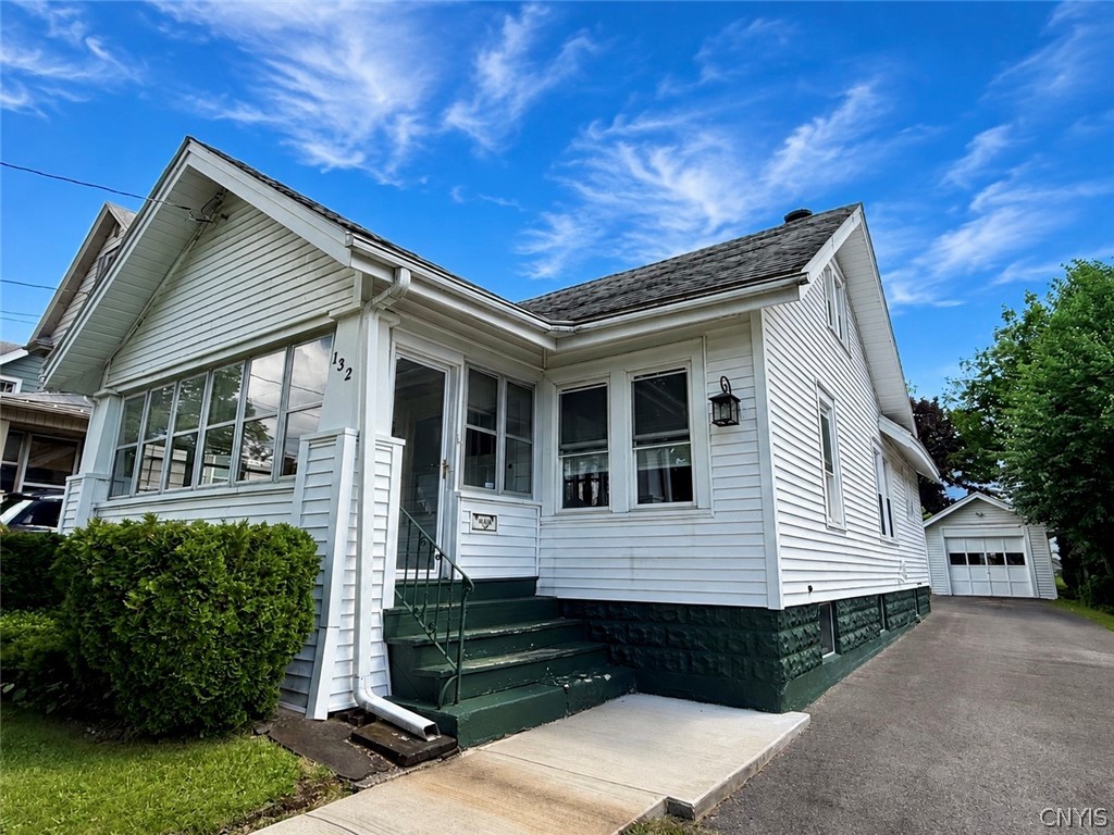132 Winthrop Road Syracuse, NY 13206 - Photo 2 of 29