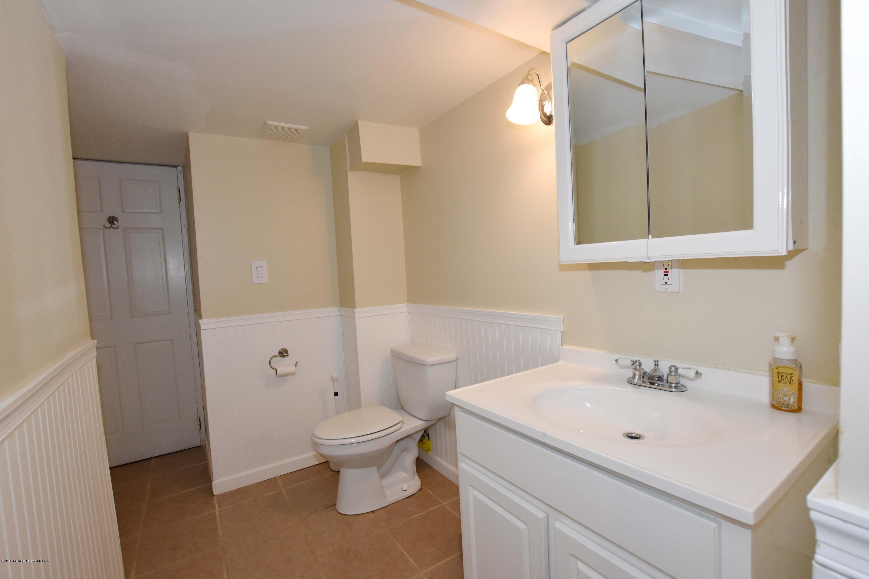 15 Darien Road Howell, NJ 07731 - Photo 13 of 18 Bathroom 2