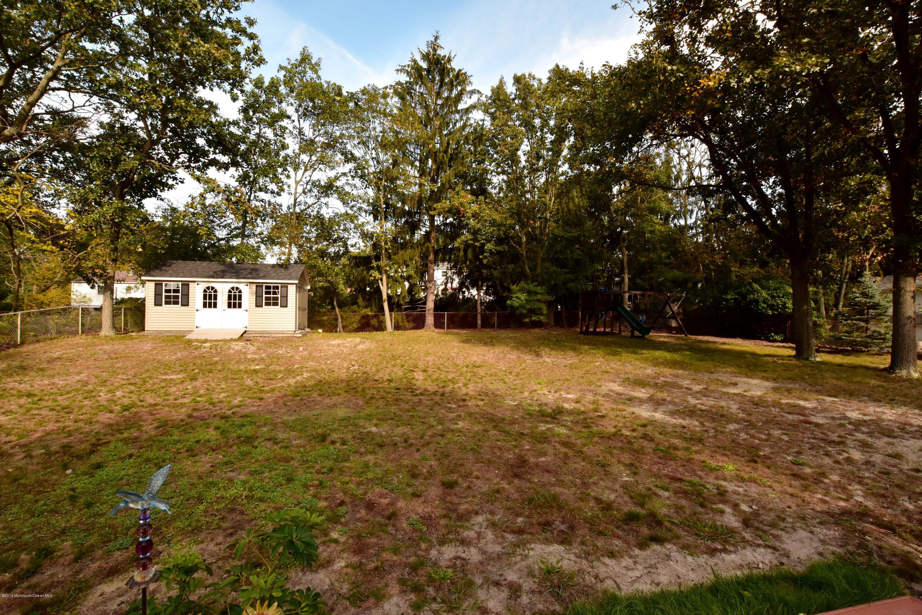 15 Darien Road Howell, NJ 07731 - Photo 17 of 18 Backyard