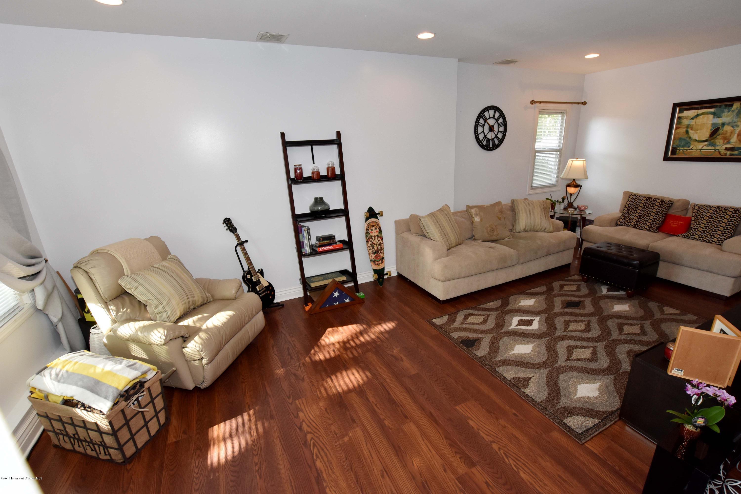 15 Darien Road Howell, NJ 07731 - Photo 3 of 18 Family Room