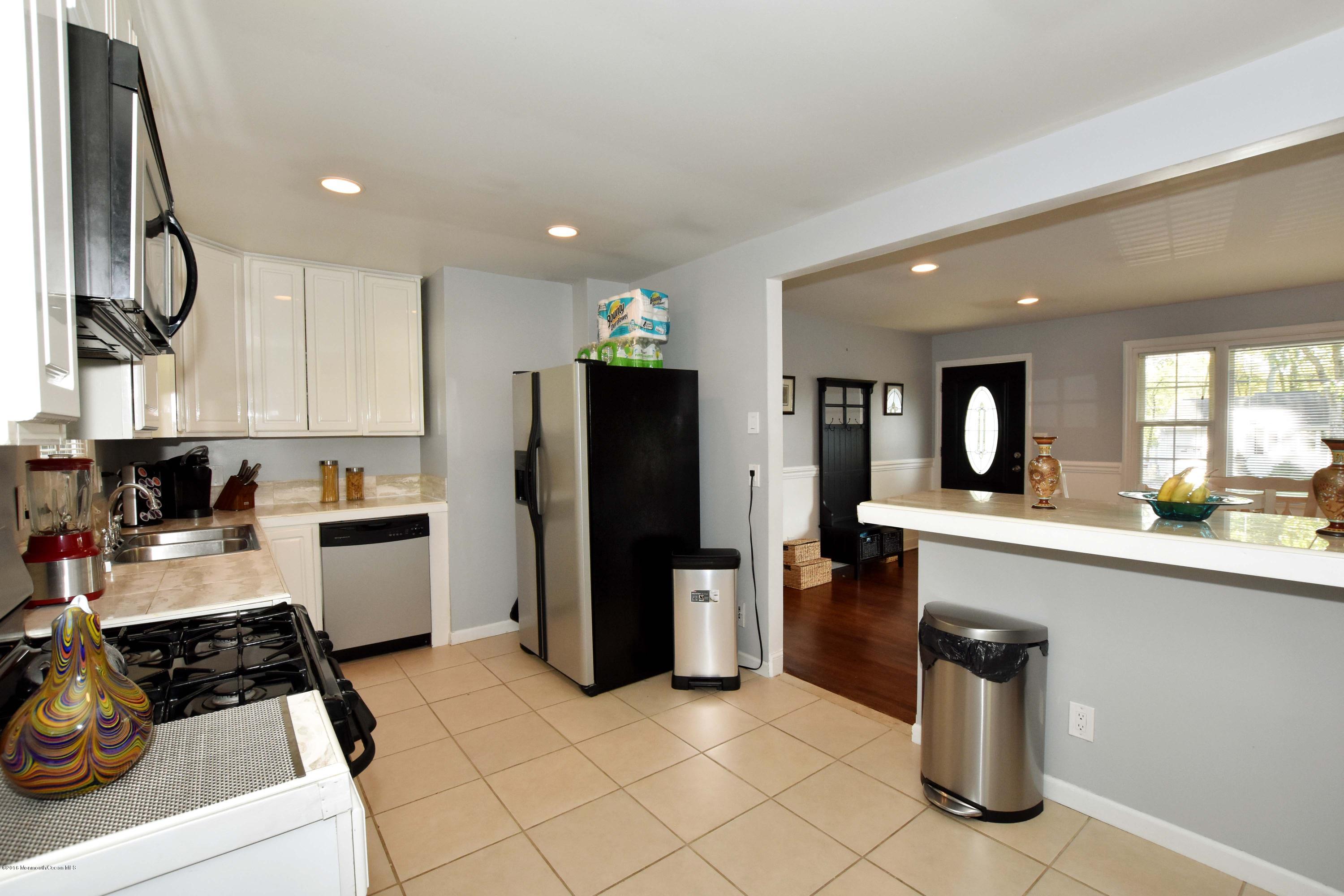 15 Darien Road Howell, NJ 07731 - Photo 7 of 18 Kitchen