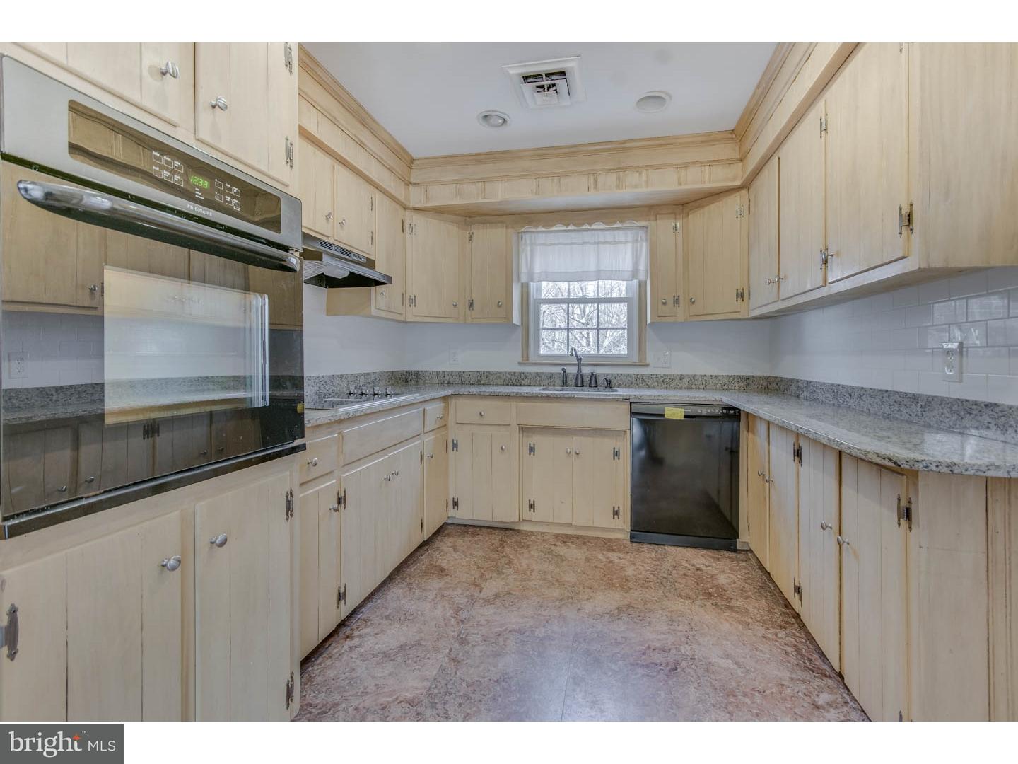577 Atsion Road Shamong, NJ 08088 - Photo 8 of 24 Kitchen