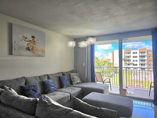 $1,875 | 6940 Miami Gardens Drive, Unit 1327, Hialeah, FL 33015