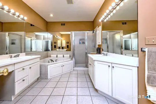 $949,900 | 11 Priorwood Gardens, Unit 11, Cromwell, CT 06416