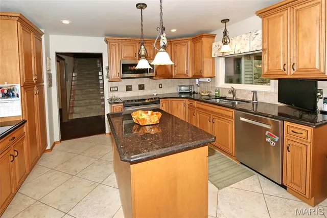 $450,000 | 928 Oak Terrace Court, Fenton, MO 63026