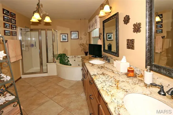 $450,000 | 928 Oak Terrace Court, Fenton, MO 63026