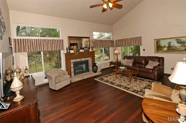 $450,000 | 928 Oak Terrace Court, Fenton, MO 63026