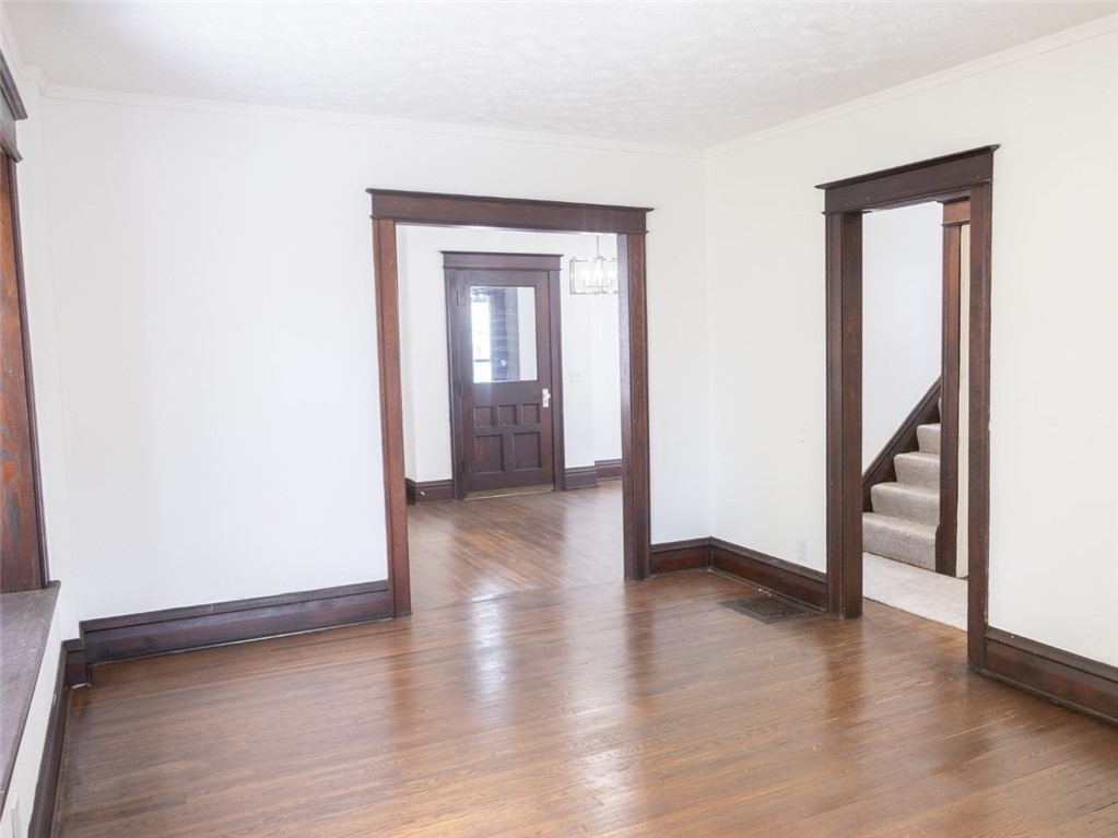 505 Augustine Street Rochester, NY 14613 - Photo 9 of 27