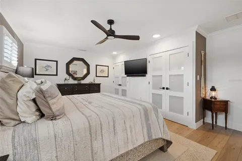 a bed room with a bed and a dresser