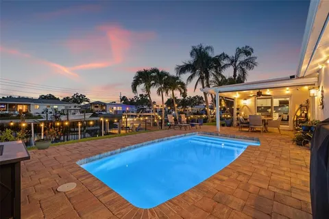 $999,999 | 1424 47th Avenue Northeast, St. Petersburg, FL 33703