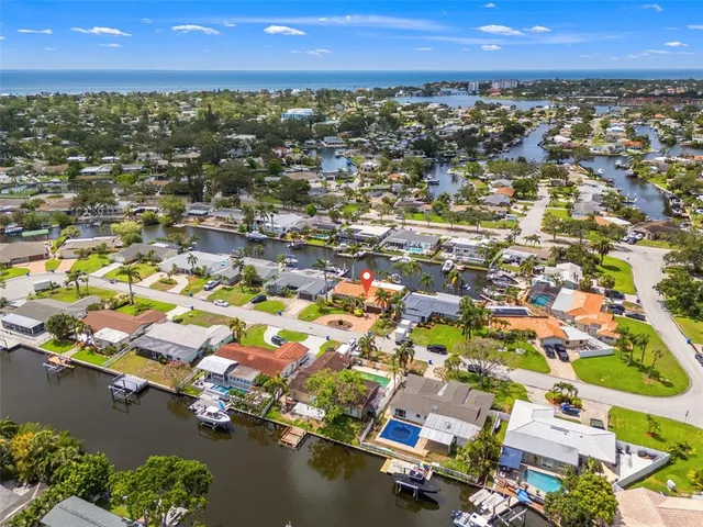 $999,999 | 1424 47th Avenue Northeast, St. Petersburg, FL 33703