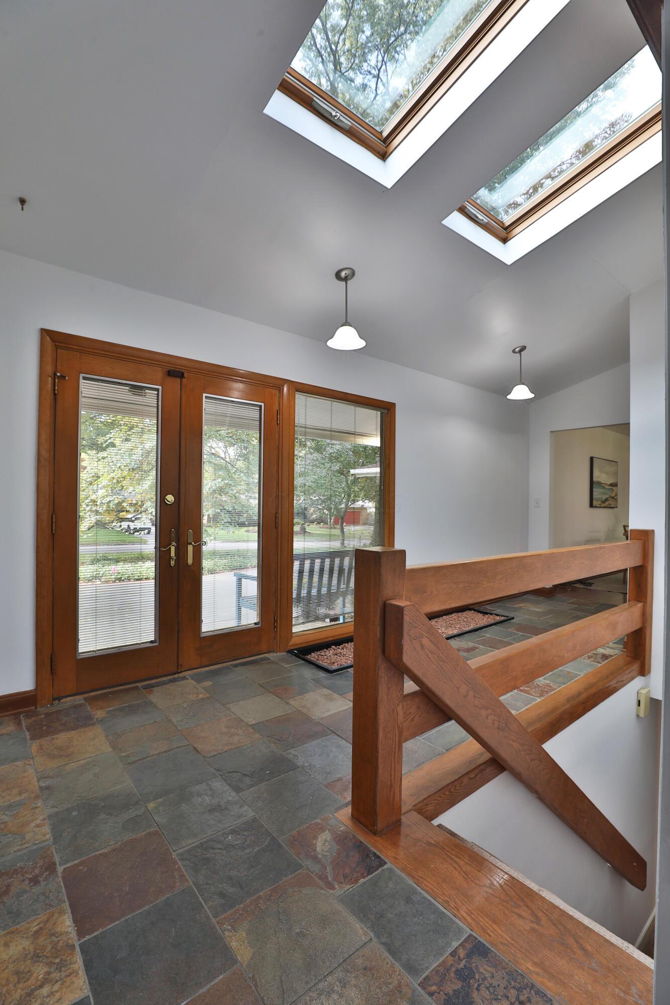 160 Croswell Road Columbus, OH 43214 - Photo 37 of 50 160-Croswell-Interiors-34