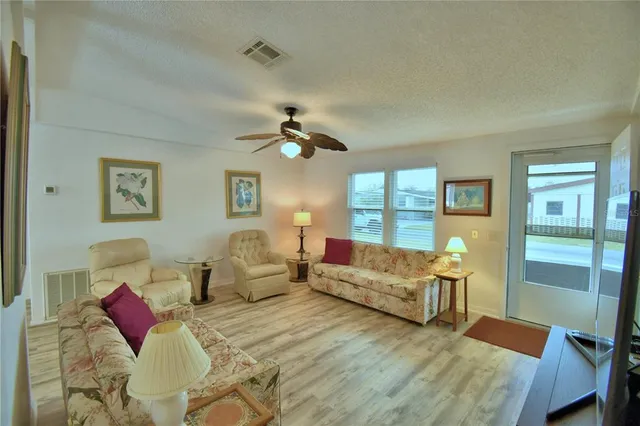 $189,000 | 4802 Colonnades Circle East, Lakeland, FL 33811