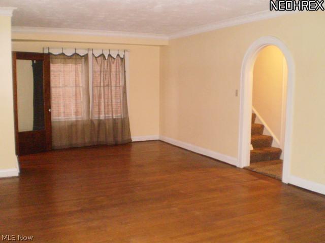 13597 Cedar Road Cleveland, OH 44118 - Photo 3 of 20 Living room is quite large and a closed foyer