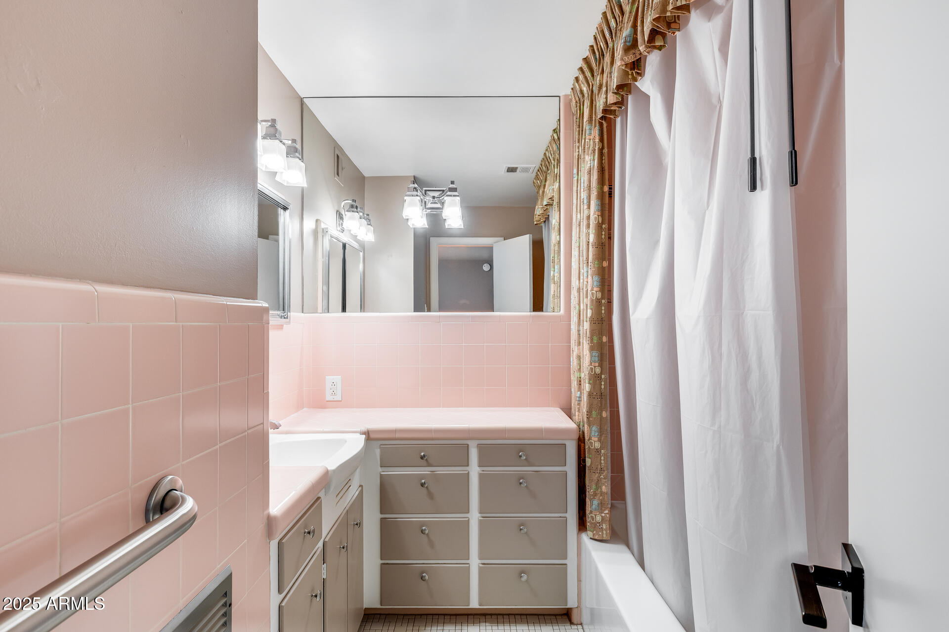 146 East Coronado Road, Unit 40 Phoenix, AZ 85004 - Photo 27 of 39 a view of a bathroom