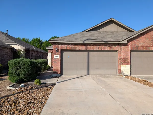 $1,795 | 1209 Old Farm To Market Road 306, New Braunfels, TX 78130