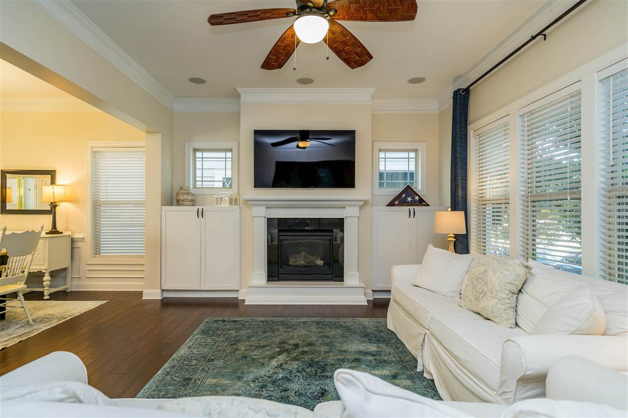 1528 Rodessa Run Raleigh, NC 27607 - Photo 7 of 30 Natural gas fireplace, custom cabinets, hardwoods, 10' ceilings and two piece crown molding. Living Room