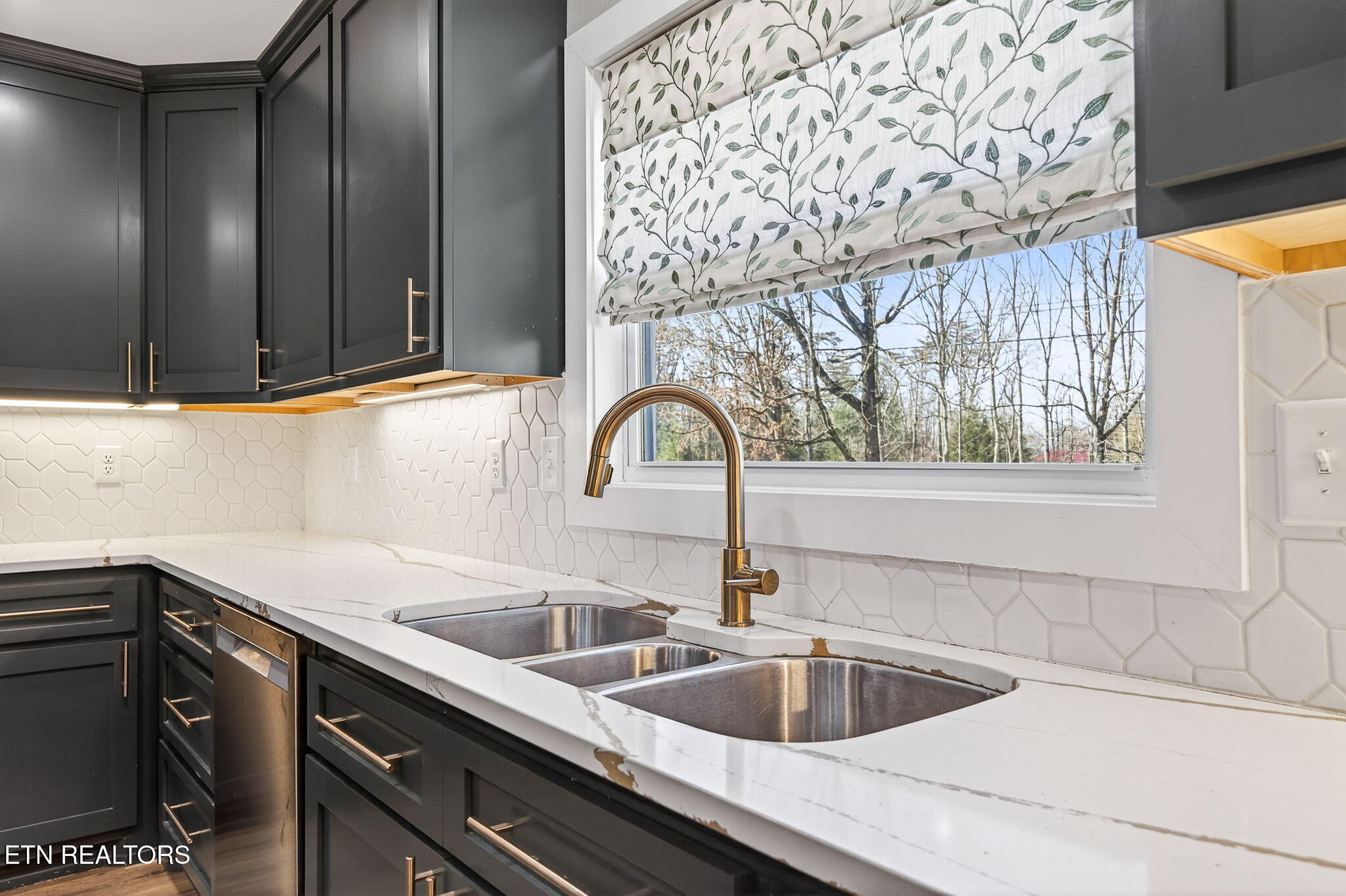 2490-2496 Chestnut Hill Road Crossville, TN 38571 - Photo 15 of 59 Kitchen- Main House