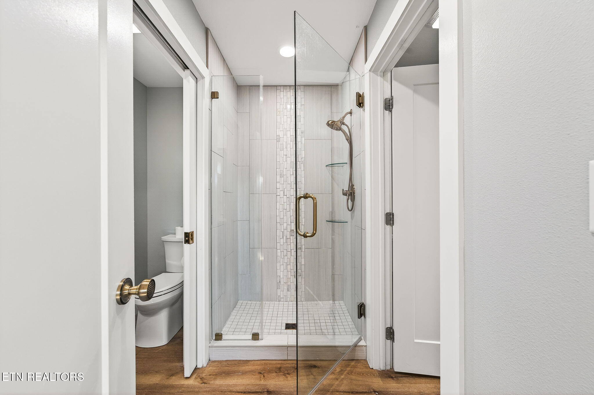 2490-2496 Chestnut Hill Road Crossville, TN 38571 - Photo 18 of 59 Tile Walk-In Shower- Main House