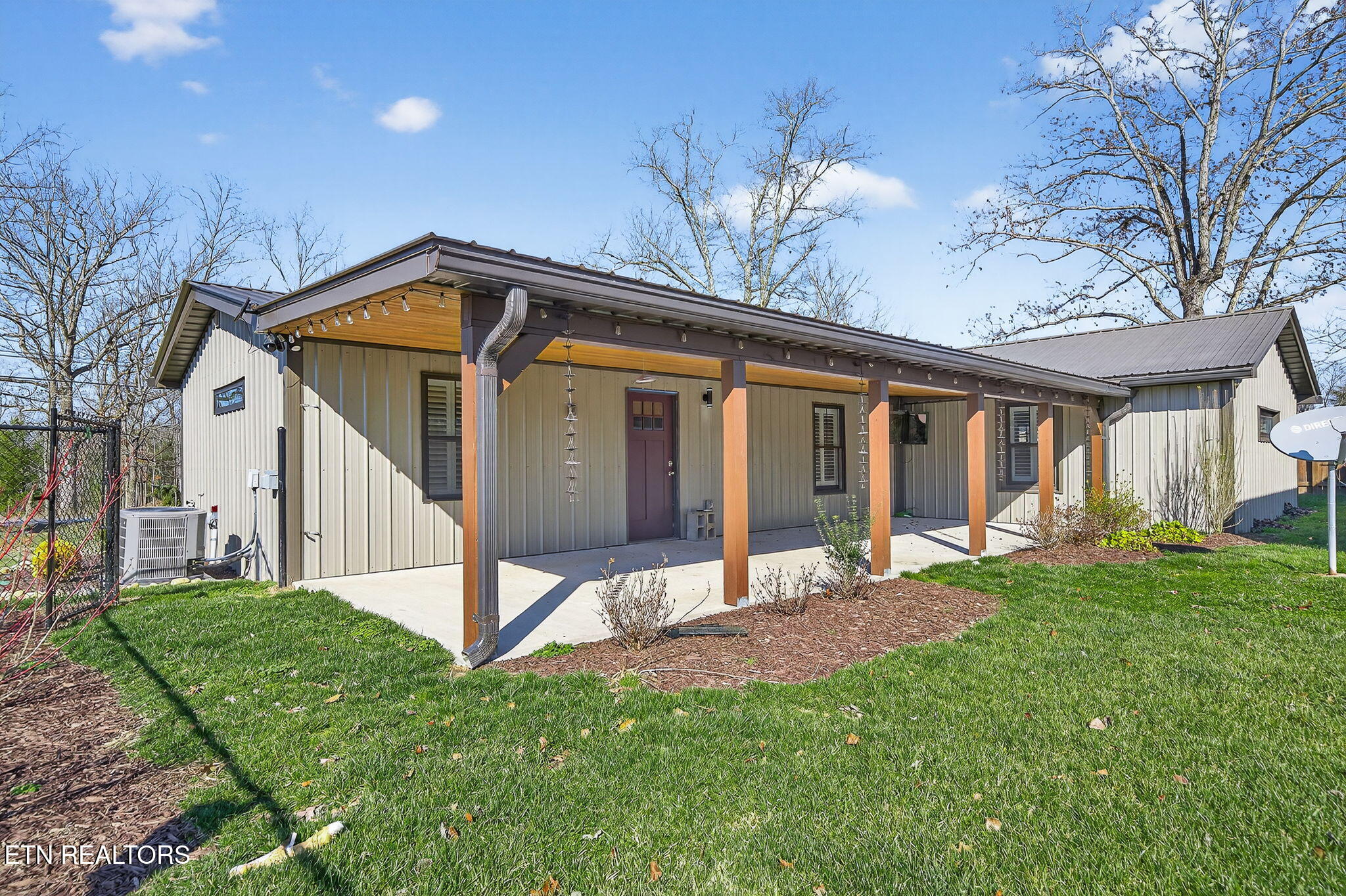 2490-2496 Chestnut Hill Road Crossville, TN 38571 - Photo 24 of 59 Covered Patio- Main House