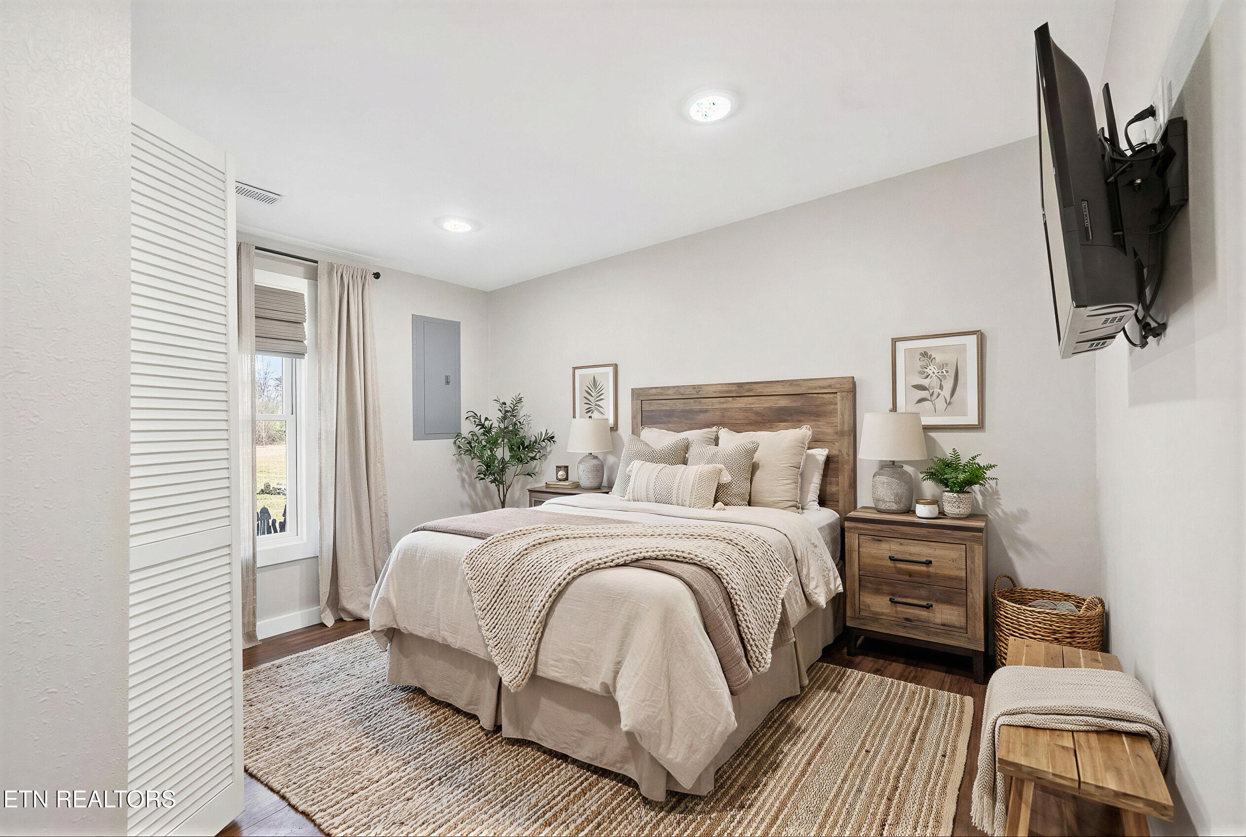 2490-2496 Chestnut Hill Road Crossville, TN 38571 - Photo 48 of 59 Staged Bedroom 2- Guest House