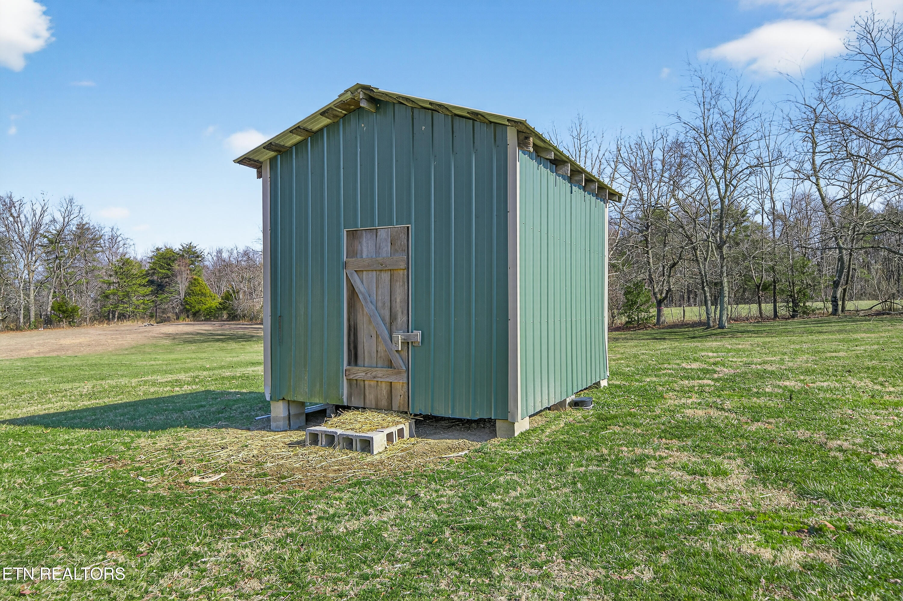 2490-2496 Chestnut Hill Road Crossville, TN 38571 - Photo 56 of 59 Chicken Coop