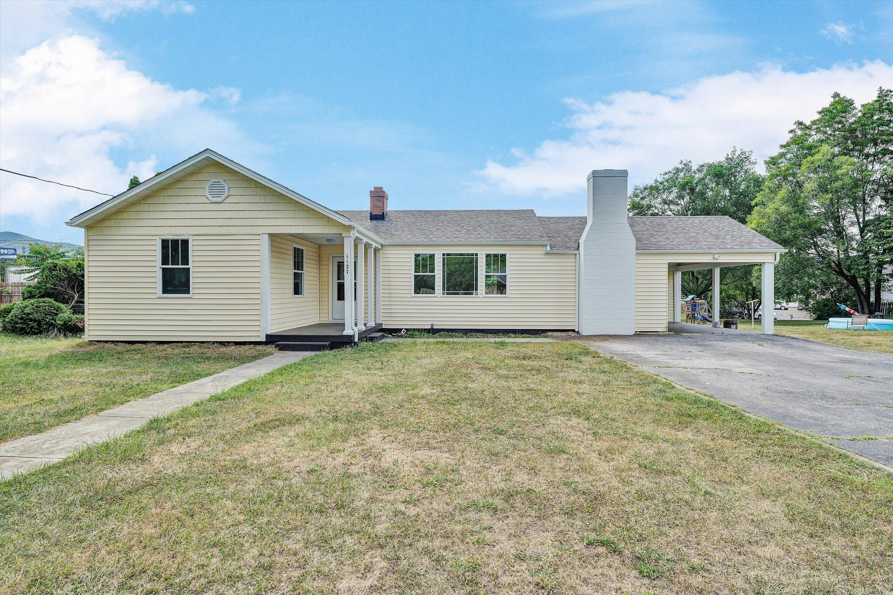 1127 Highland Road Salem, VA 24153 - Photo 1 of 23 Front of House
