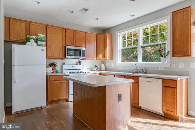 $2,850 | 8265 Glade Bank Drive, Manassas, VA 20111