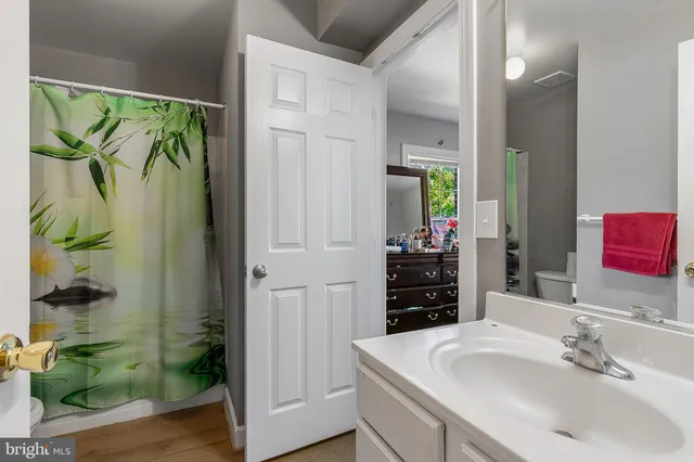 $2,850 | 8265 Glade Bank Drive, Manassas, VA 20111