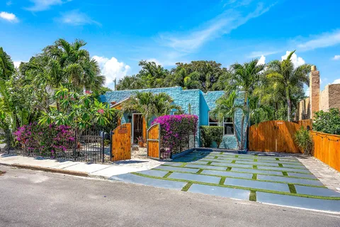 $714,999 | 823 Selkirk Street, West Palm Beach, FL 33405