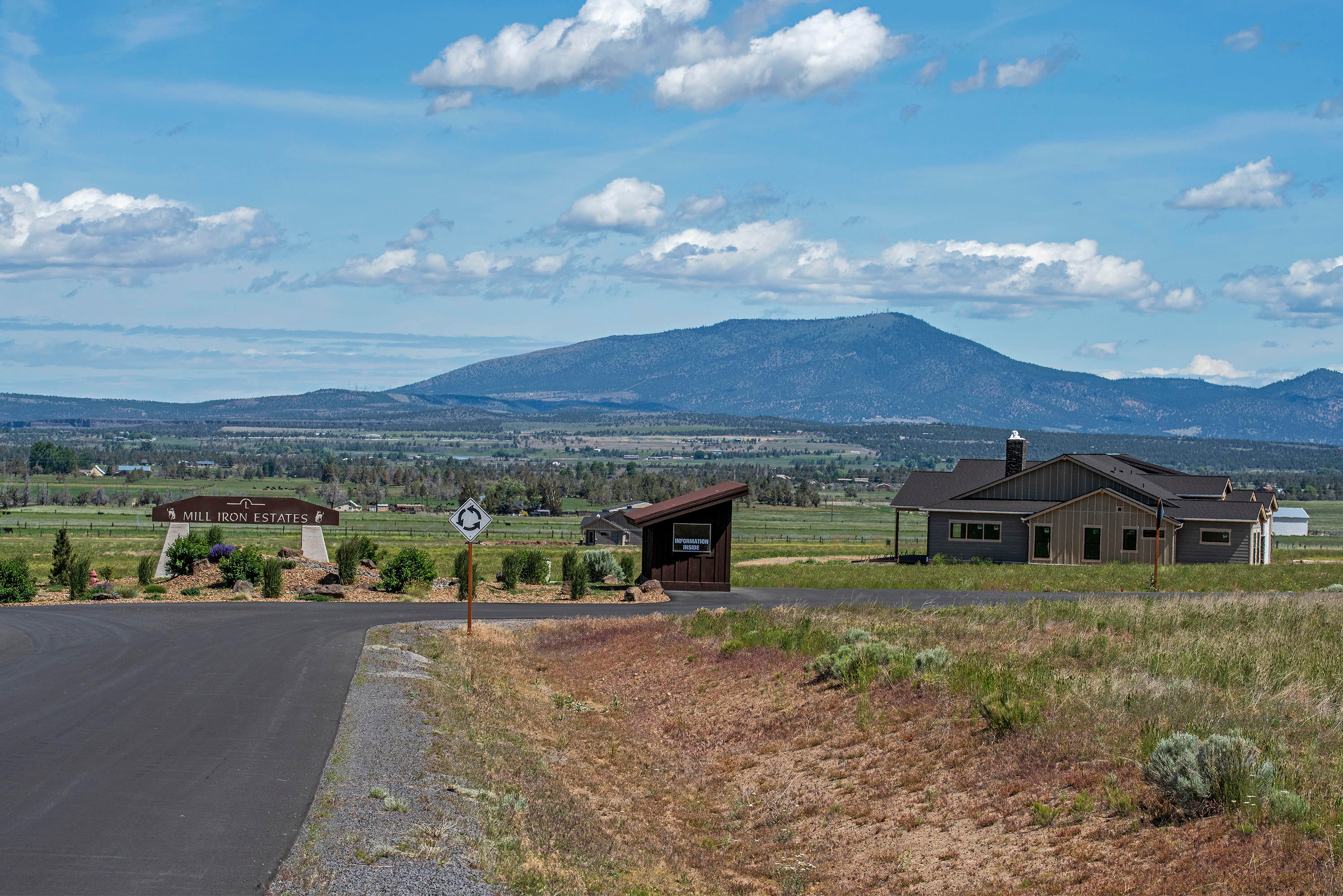16 Southwest Mill Iron Circle Powell Butte, OR 97753 - Photo 4 of 25 DSC_8680