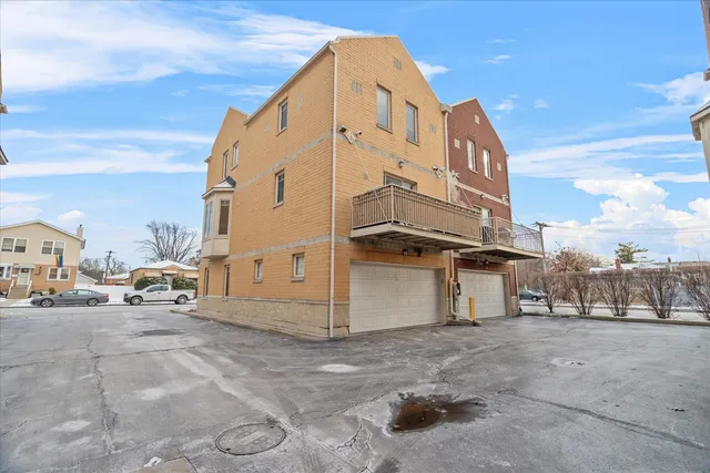 $349,900 | 8900 31st Street, Unit 9, Brookfield, IL 60513