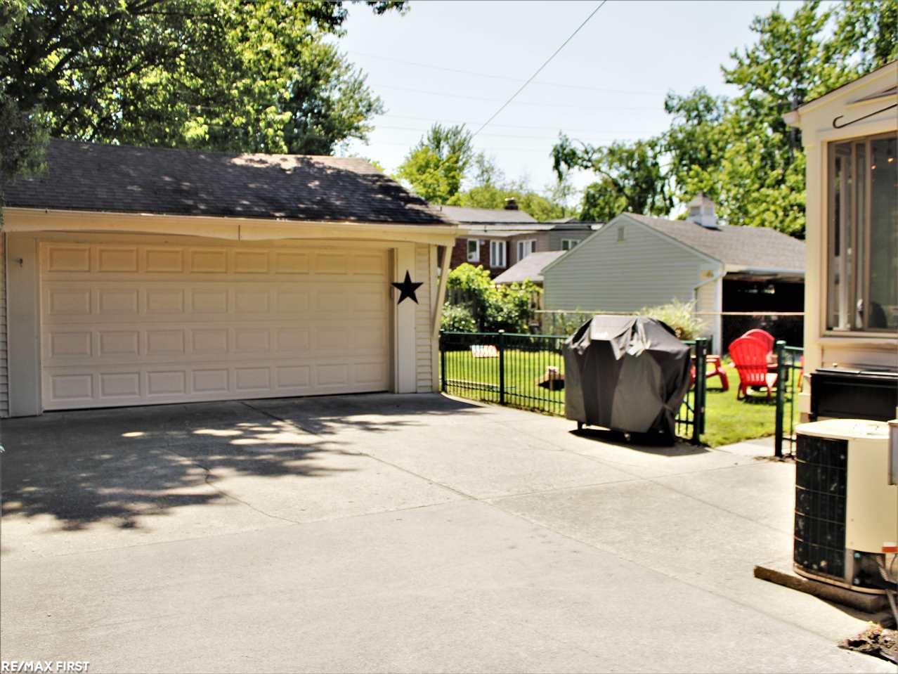 1661 Newcastle Road Grosse Pointe Woods, MI 48236 - Photo 35 of 35