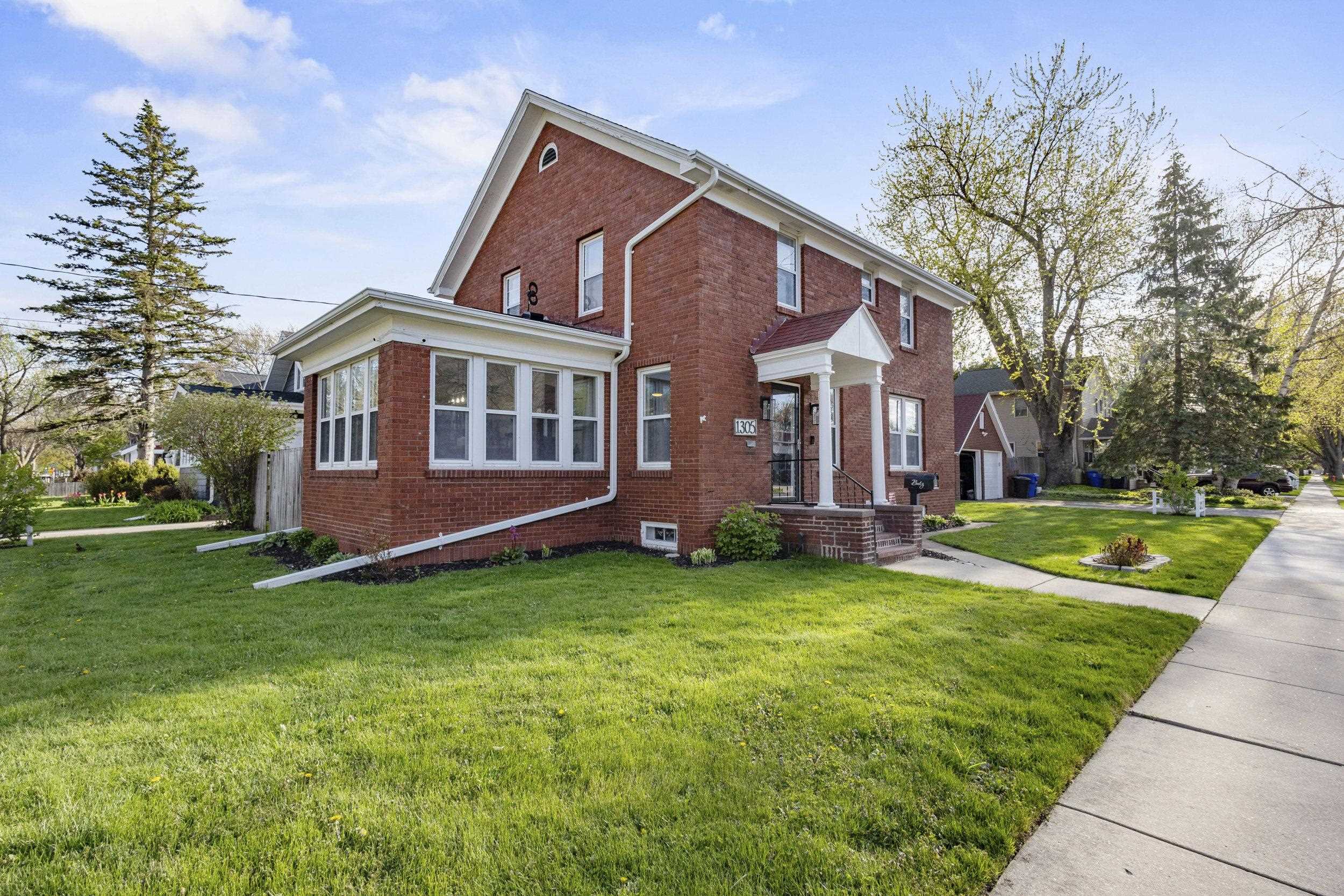 1305 West Lawrence Street Appleton, WI 54914 - Photo 2 of 66