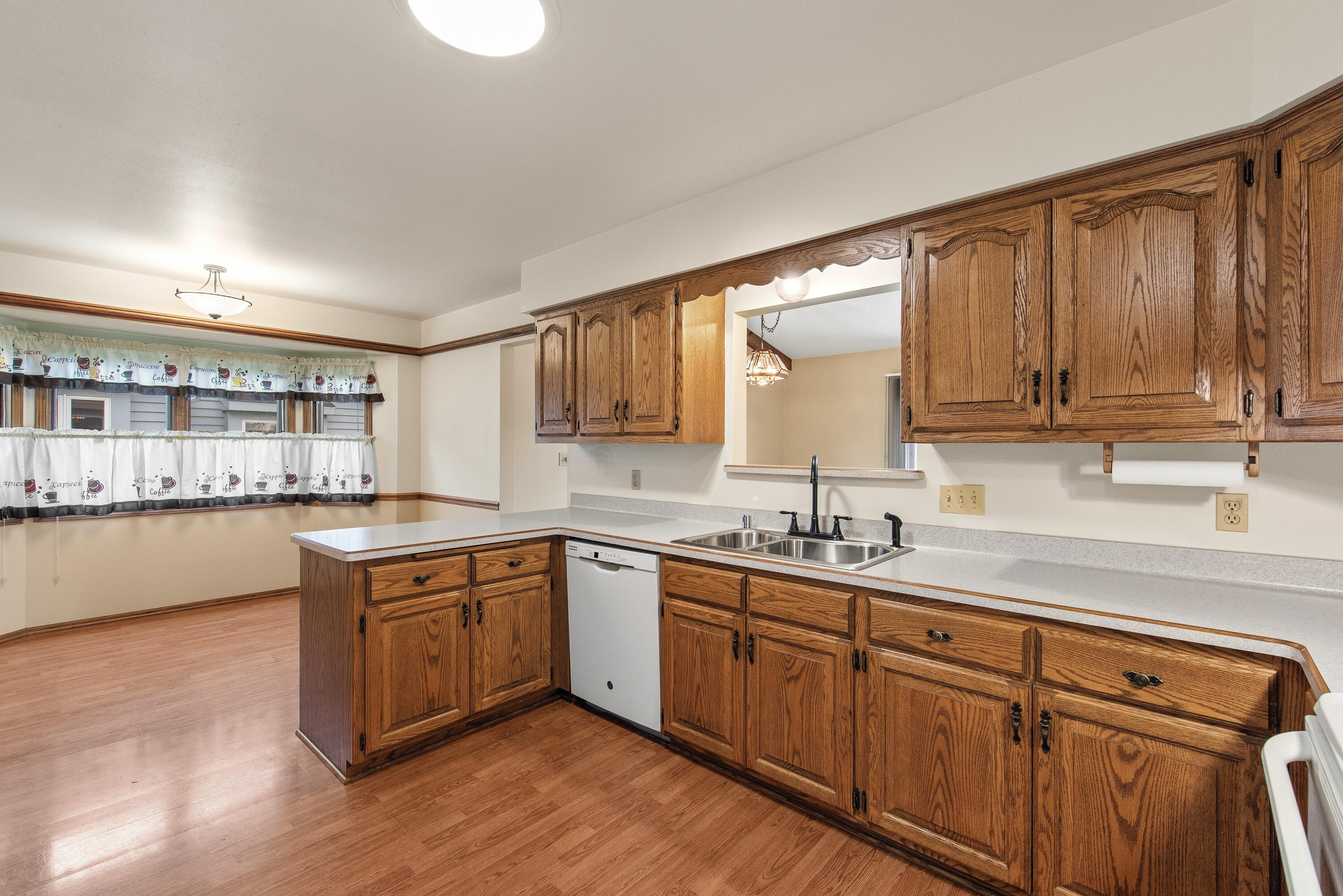 W180N9879 Riversbend Circle West Germantown, WI 53022 - Photo 9 of 21 1000081182