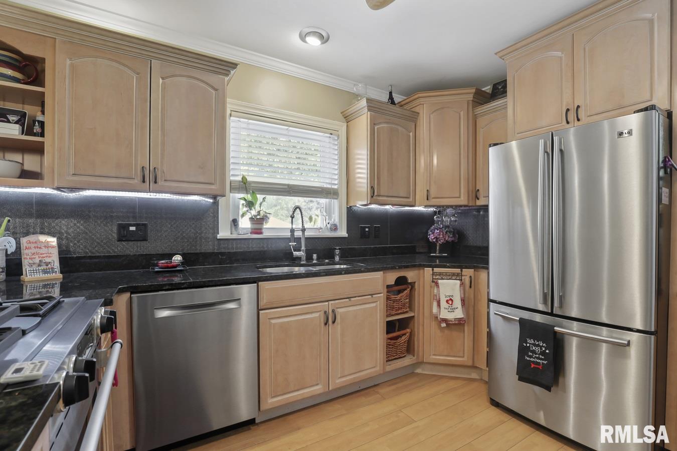 2015 Noble Avenue Springfield, IL 62704 - Photo 8 of 34