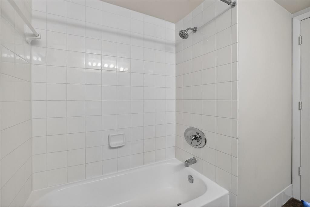 3020 Northeast 32nd Avenue, Unit 1207 Fort Lauderdale, FL 33308 - Photo 14 of 69 a bathroom with a bathtub