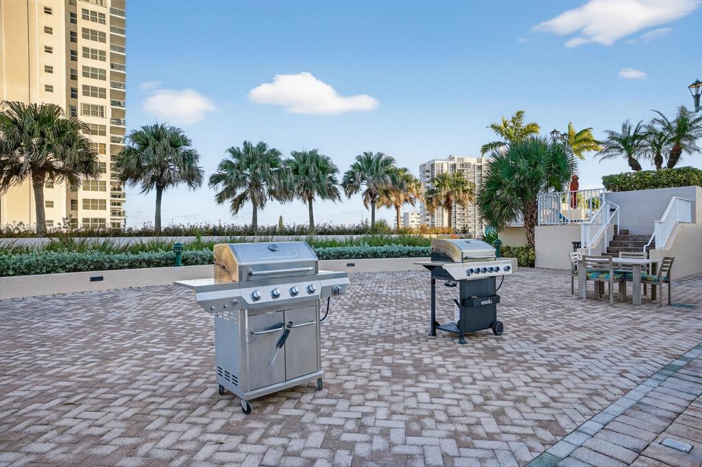 3020 Northeast 32nd Avenue, Unit 1207 Fort Lauderdale, FL 33308 - Photo 43 of 69 a view of a backyard with sitting area