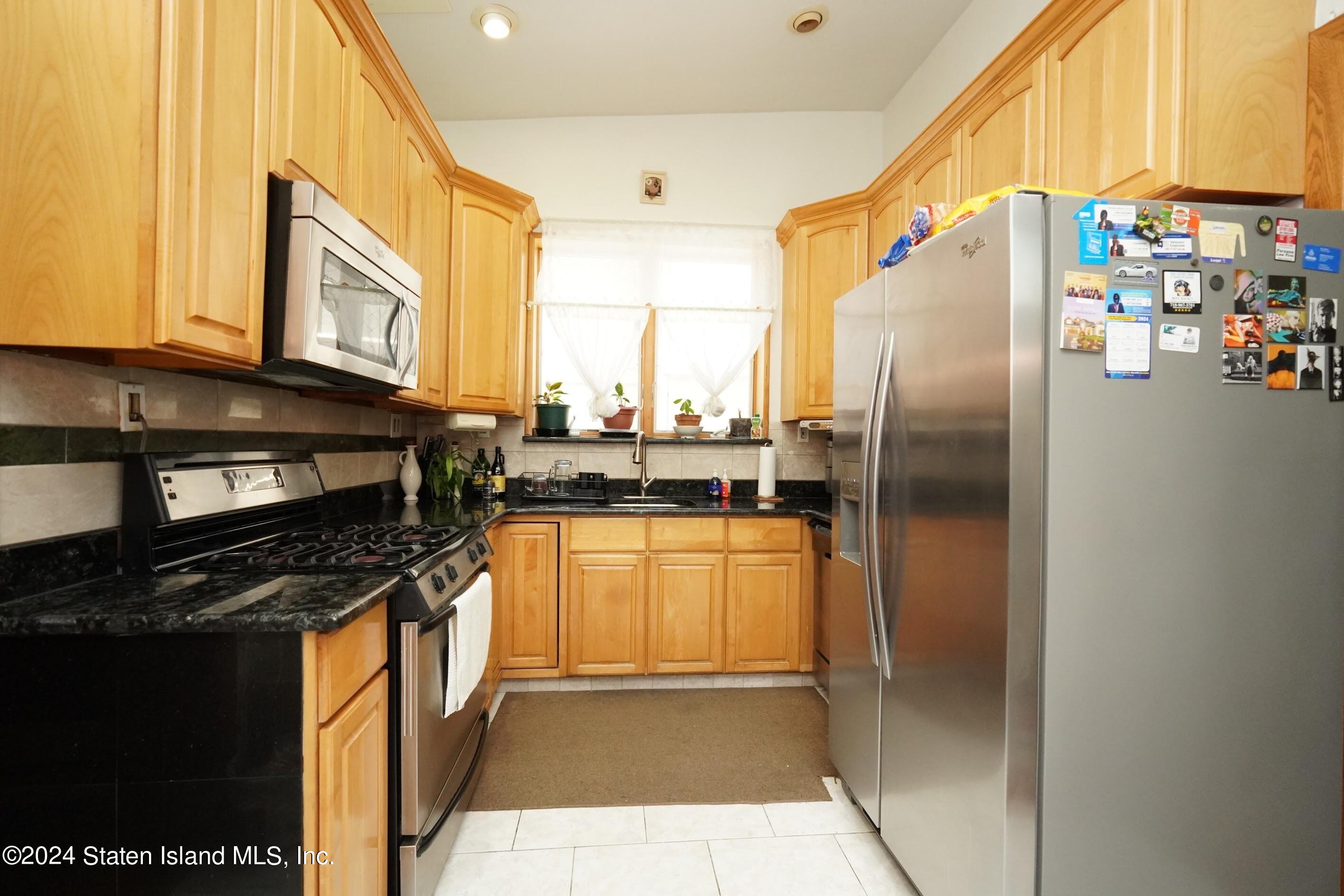 847 West Fingerboard Road Staten Island, NY 10305 - Photo 5 of 17 847pic10