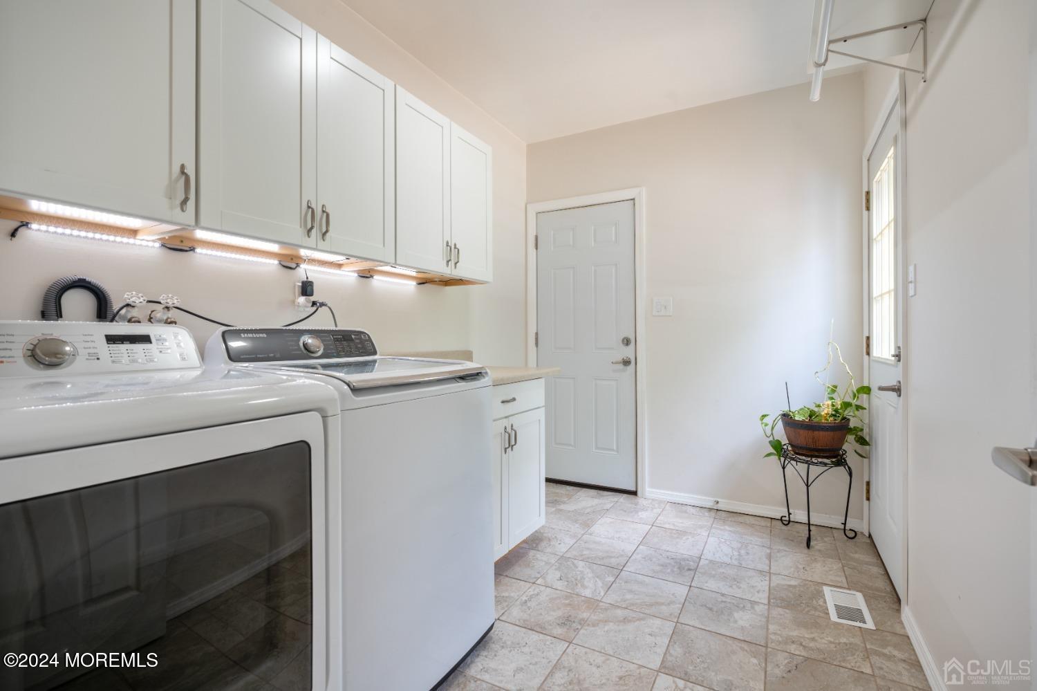 113 Dunhams Corner Road East Brunswick, NJ 08816 - Photo 22 of 47 laundry