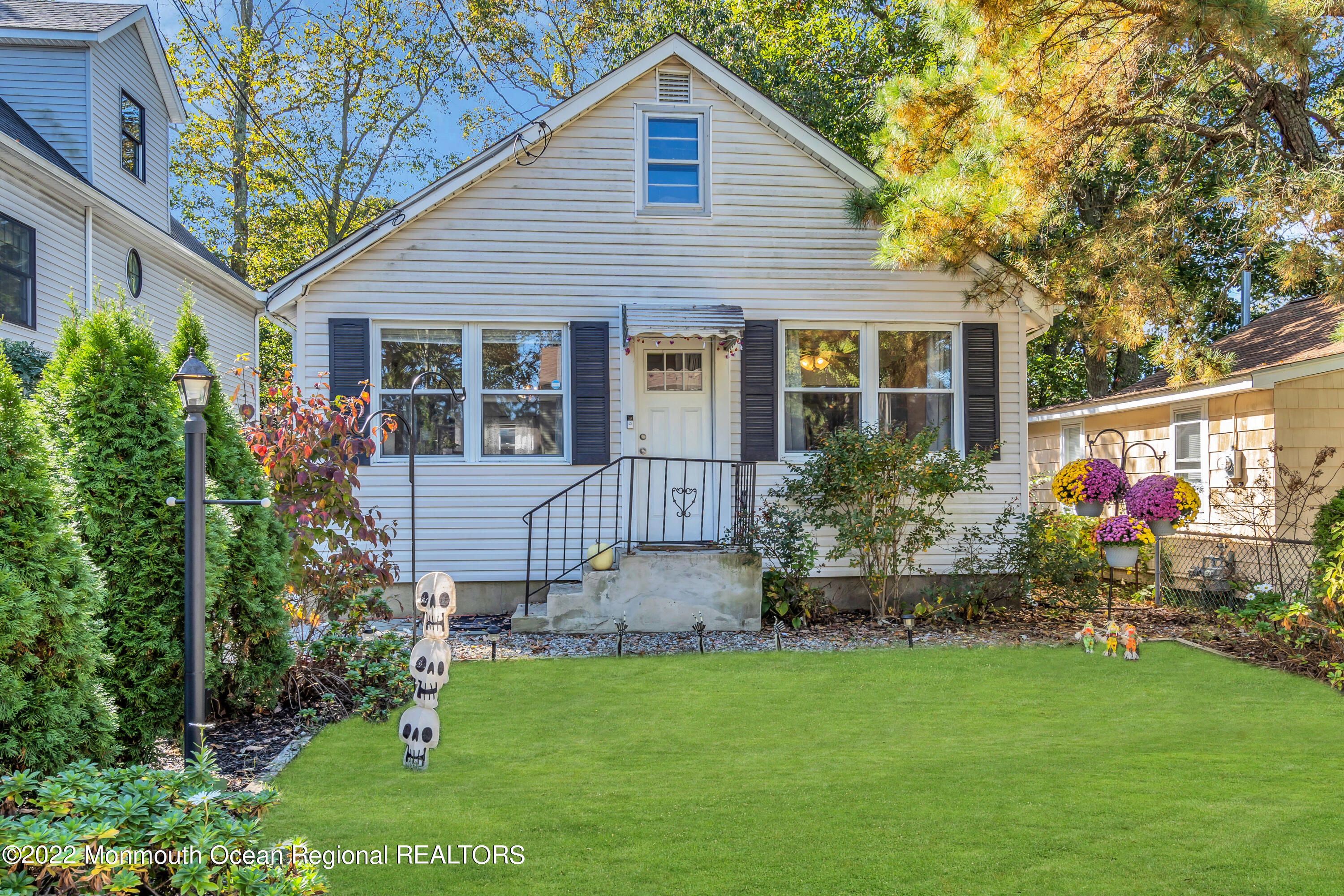 176 Pinehurst Road Brick, NJ 08723 - Photo 3 of 55 a front view of a house with a garden