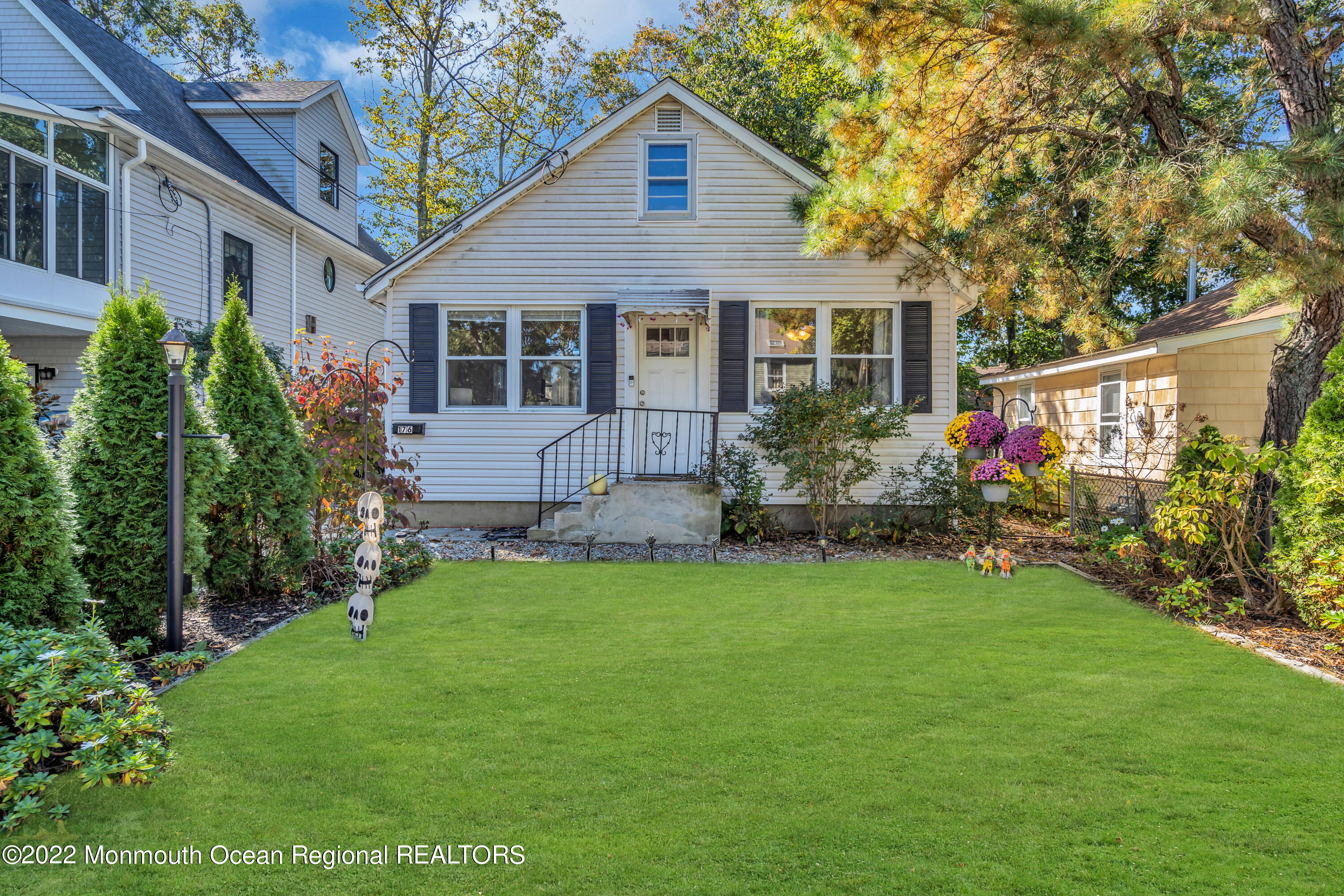 176 Pinehurst Road Brick, NJ 08723 - Photo 50 of 55 a front view of house with yard and green space