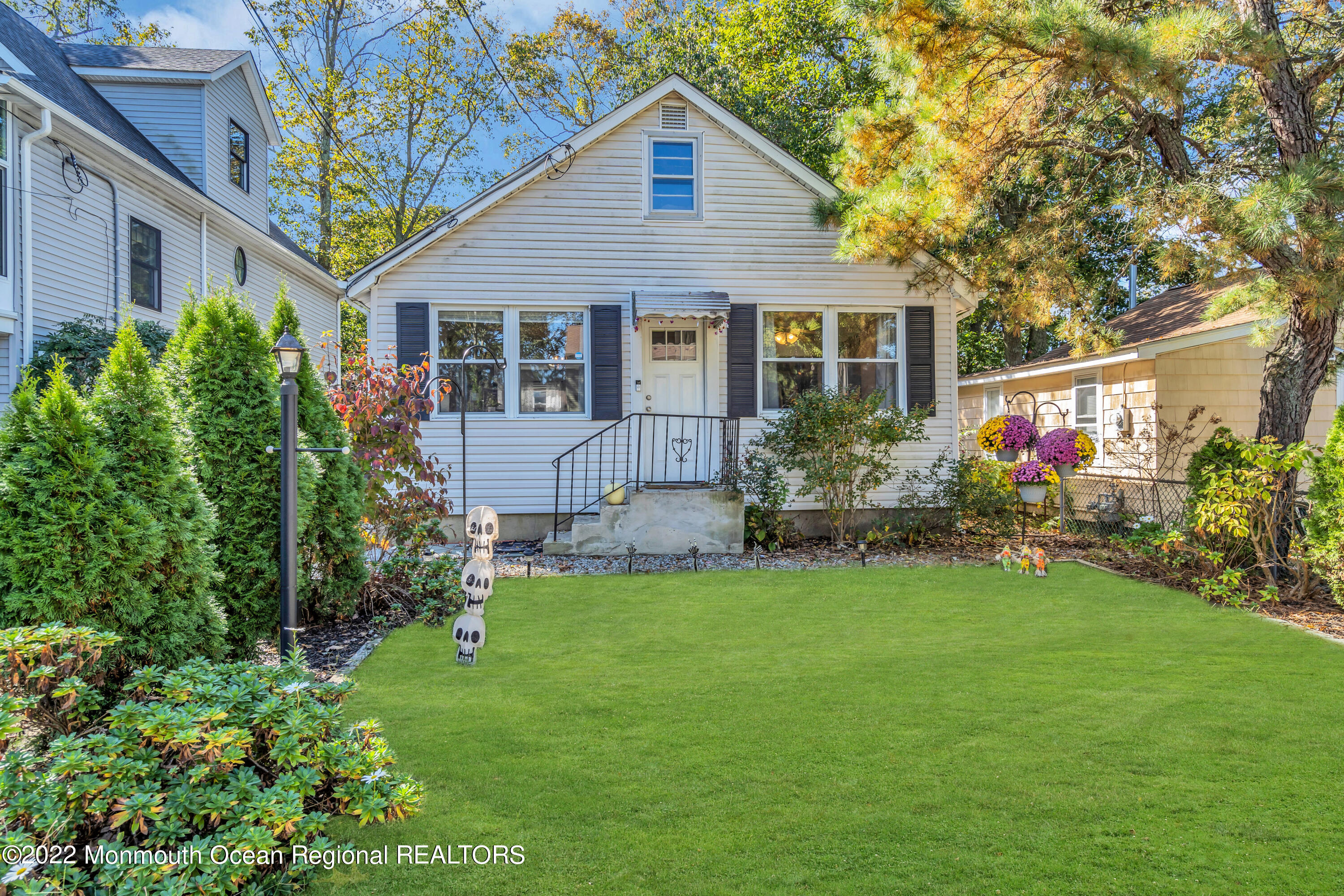 176 Pinehurst Road Brick, NJ 08723 - Photo 51 of 55 a front view of house with yard and green space