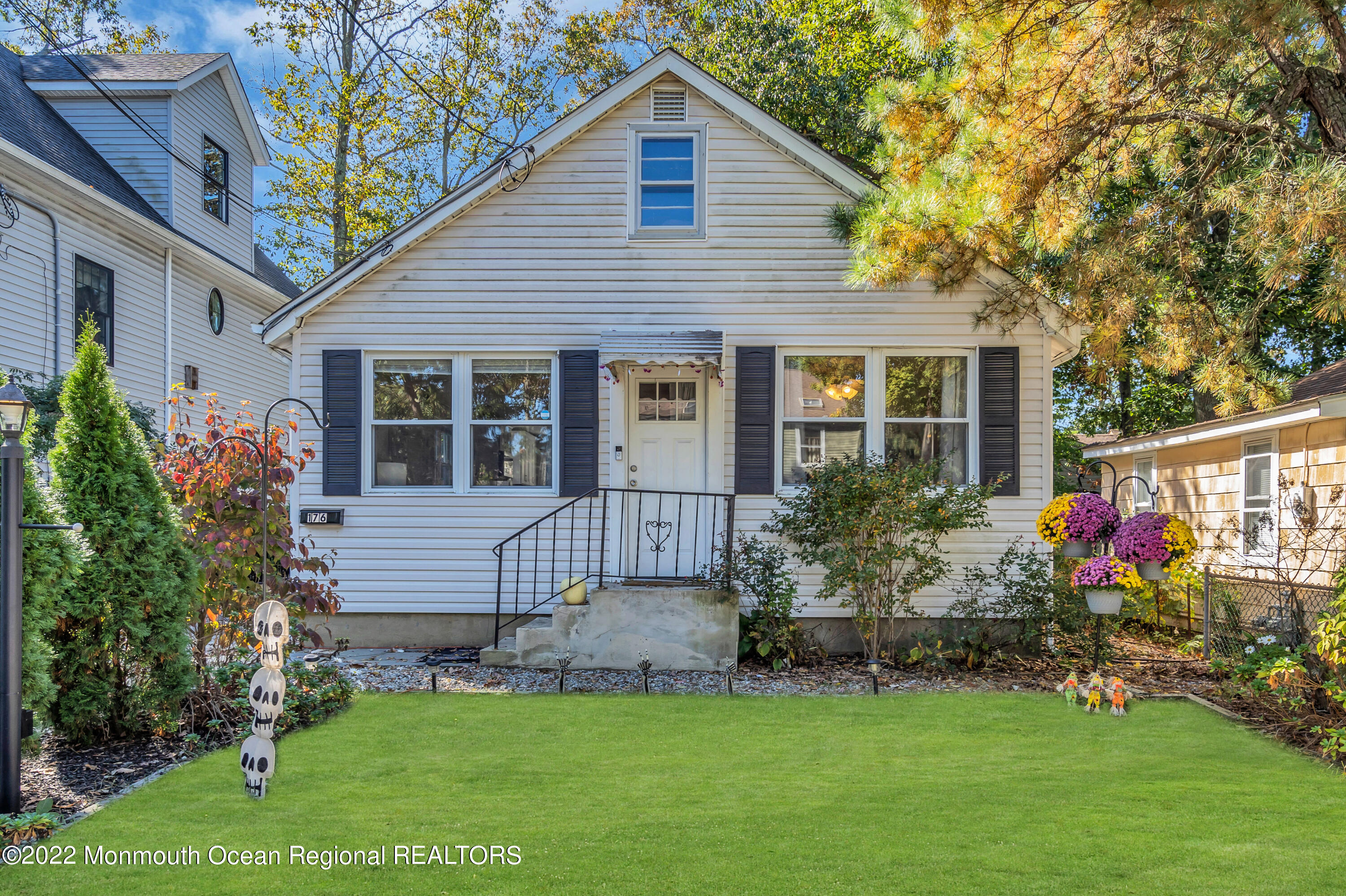 176 Pinehurst Road Brick, NJ 08723 - Photo 55 of 55 a front view of a house with a garden and plants